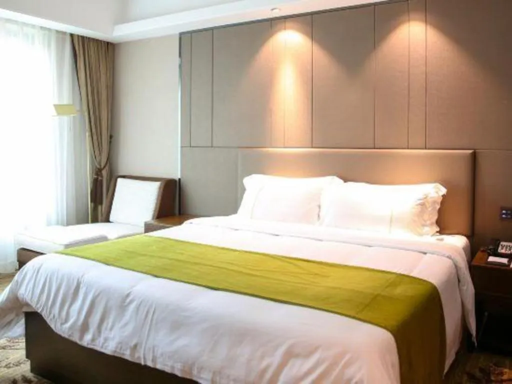 Bed in New Pearl River Hotel