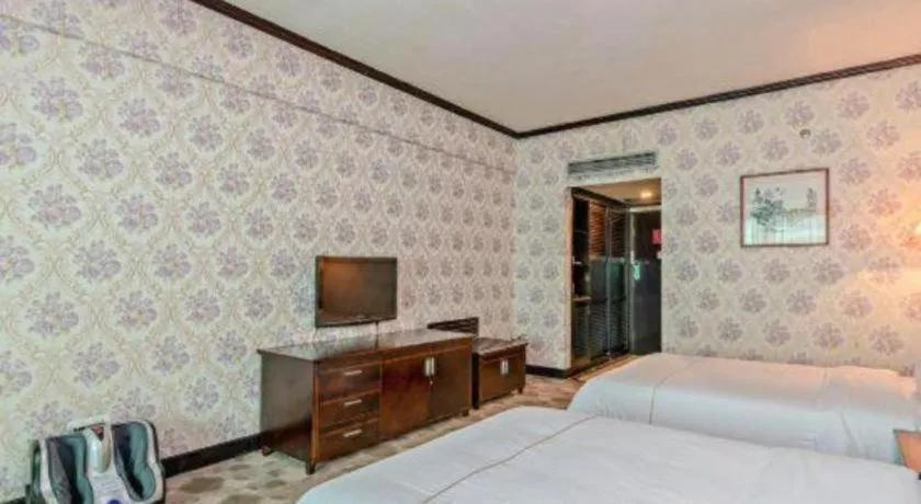 Bed in New Pearl River Hotel