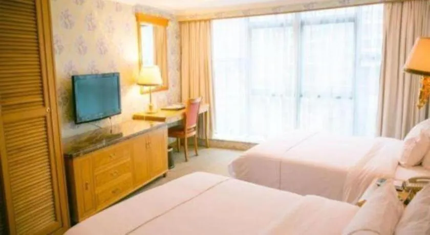 Bed in New Pearl River Hotel