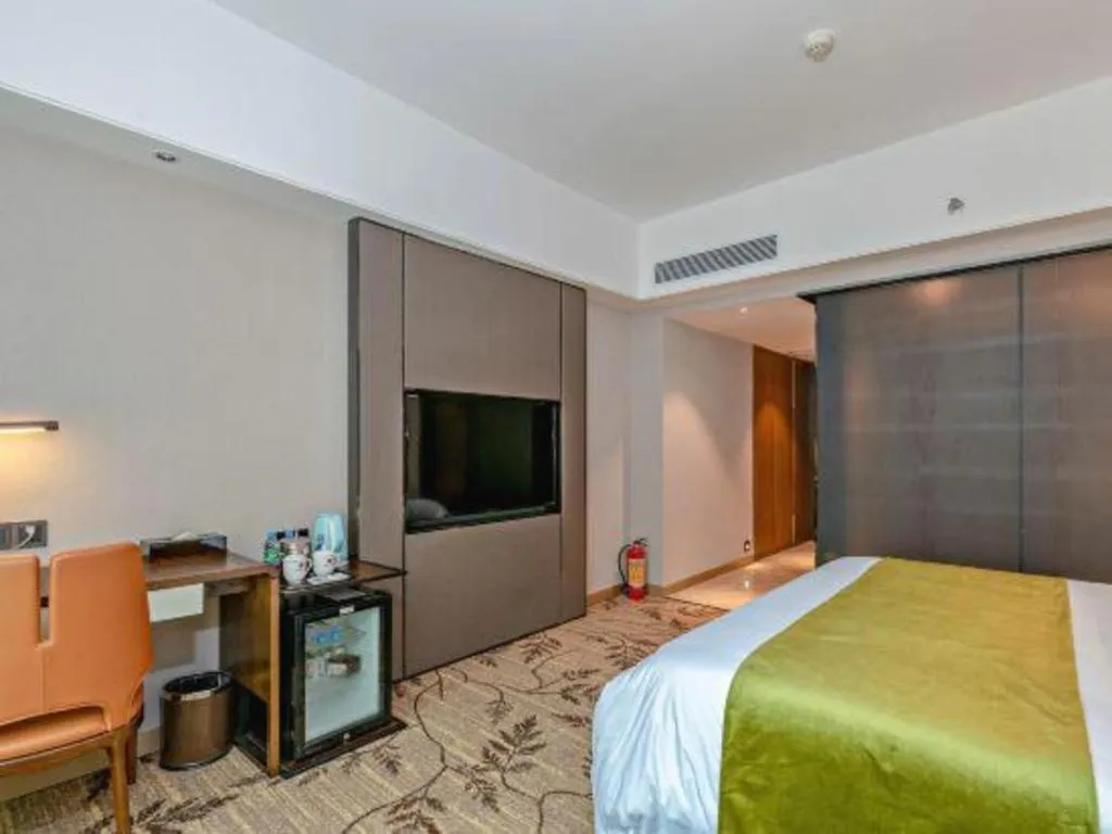 Bed in New Pearl River Hotel