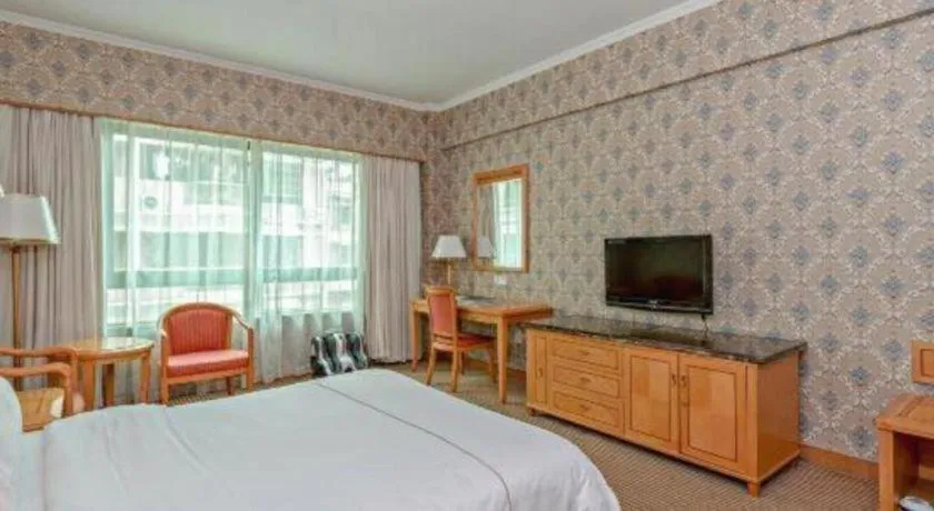 Bed in New Pearl River Hotel