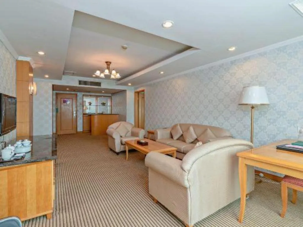 Bed in New Pearl River Hotel