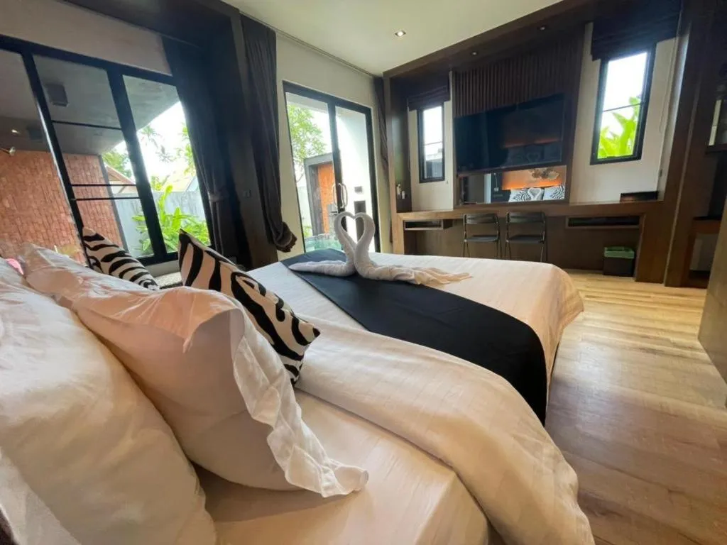 Bed in Rose Garden Samui Bungalows