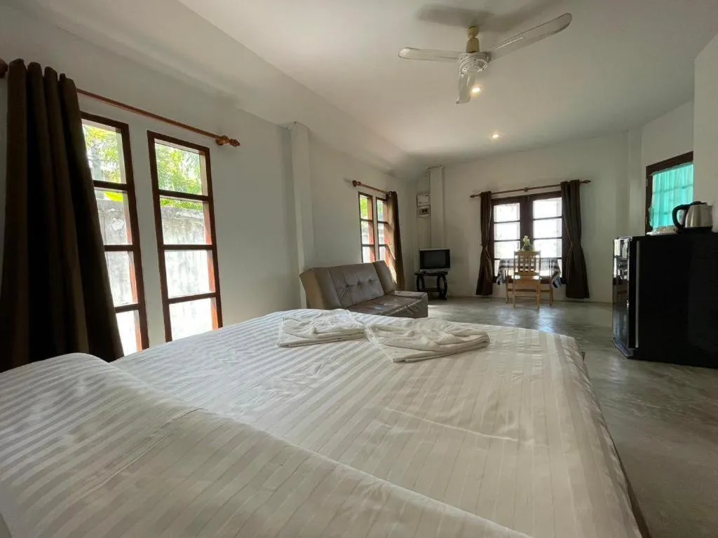 Bed in Rose Garden Samui Bungalows