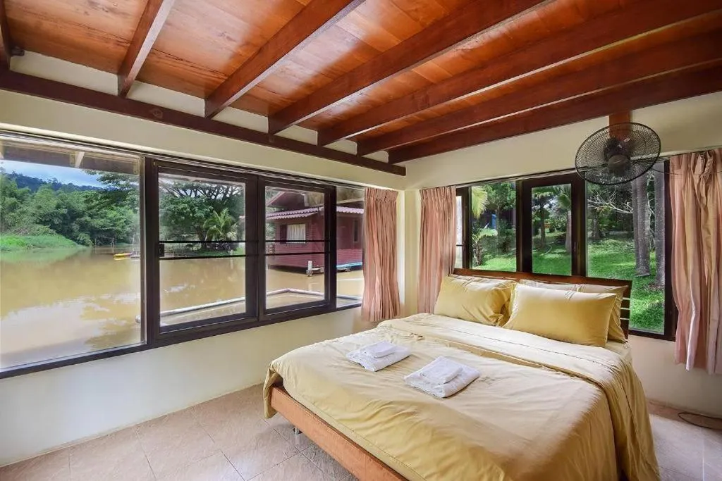 Bed in Nicslongstay Hotel