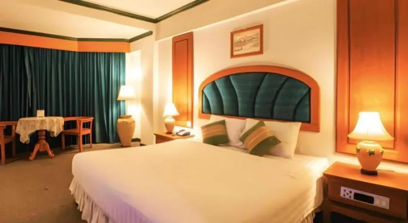 Bed in Thepnakorn Hotel