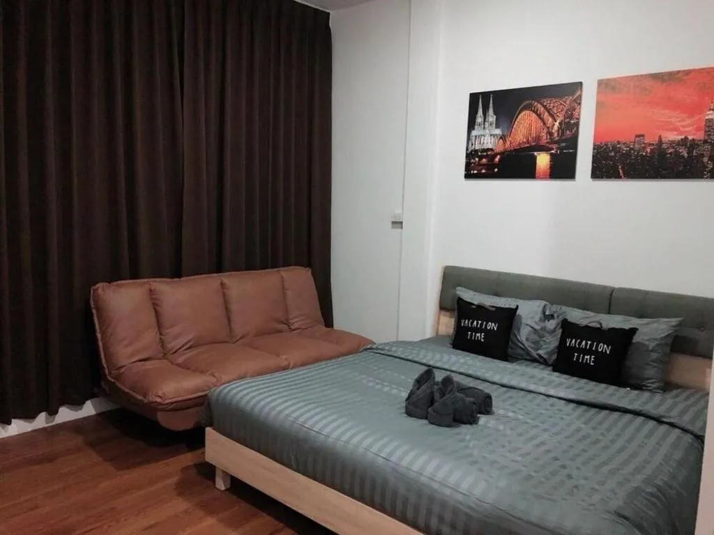 Bed in Thepnakorn Hotel