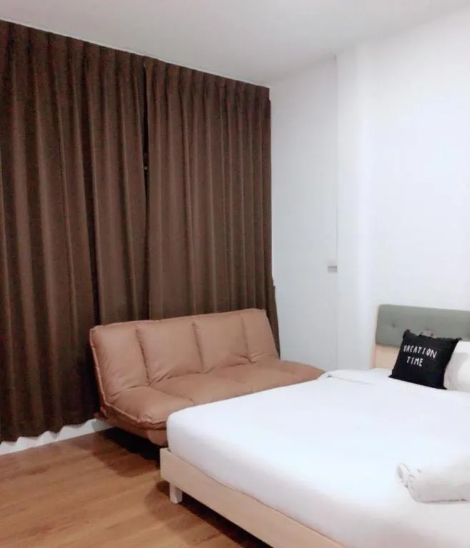 Bed in Thepnakorn Hotel