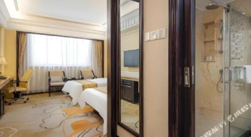 Bed in Sun City Hotel Haikou