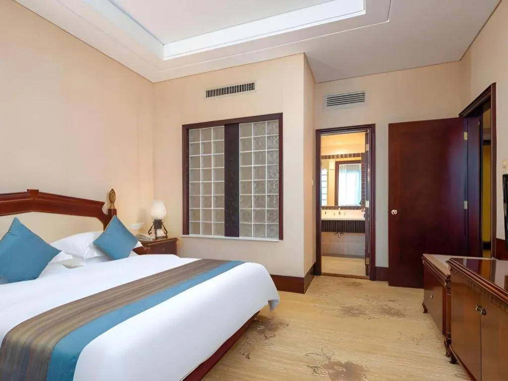 Bed in Sun City Hotel Haikou