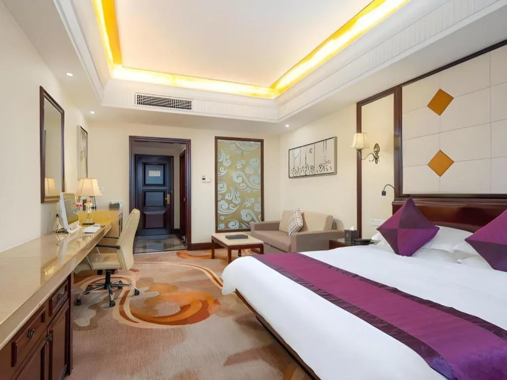 Bed in Sun City Hotel Haikou