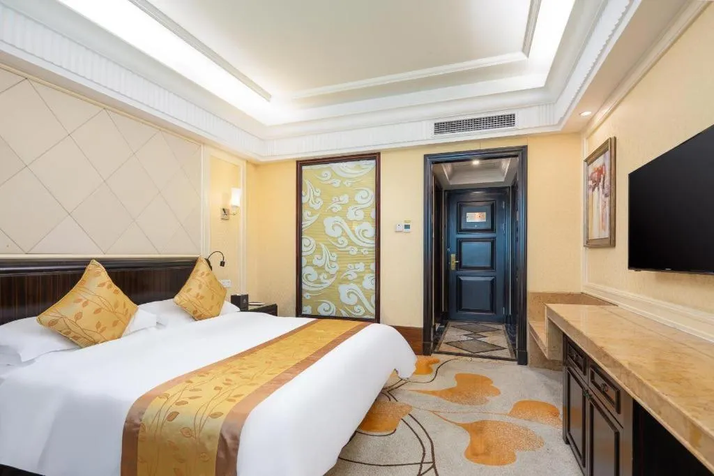 Bed in Sun City Hotel Haikou