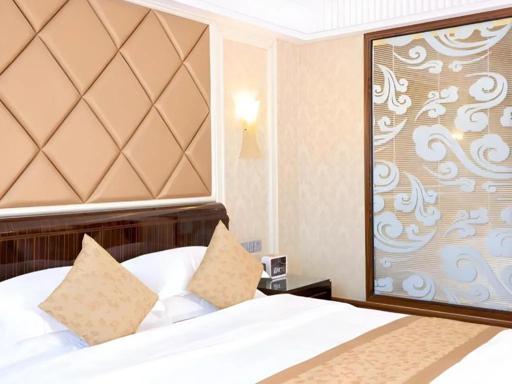 Bed in Sun City Hotel Haikou