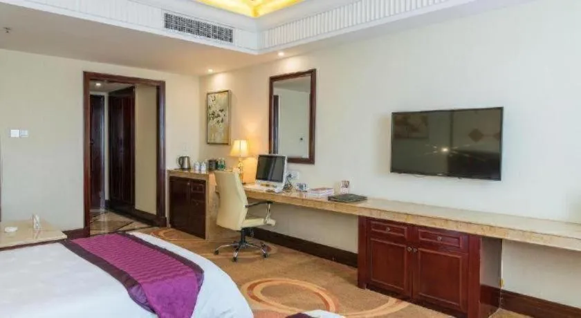 Bed in Sun City Hotel Haikou