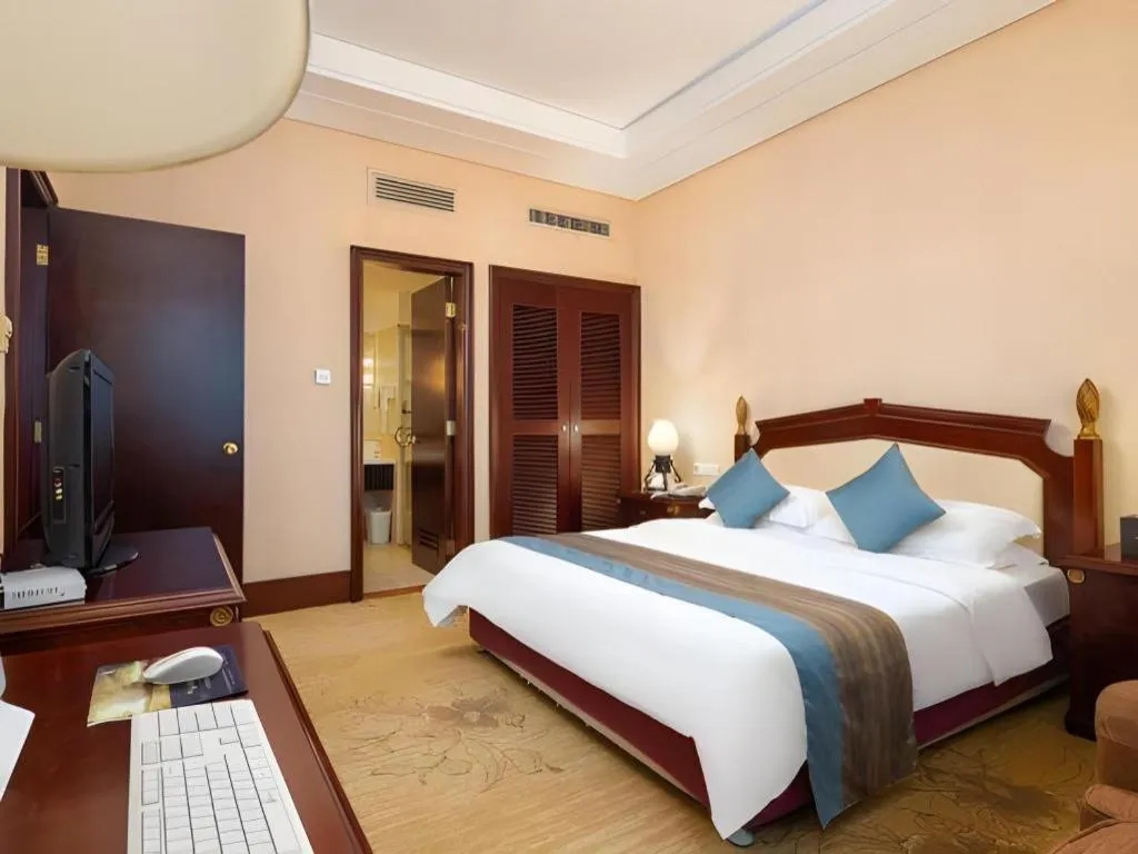 Bed in Sun City Hotel Haikou