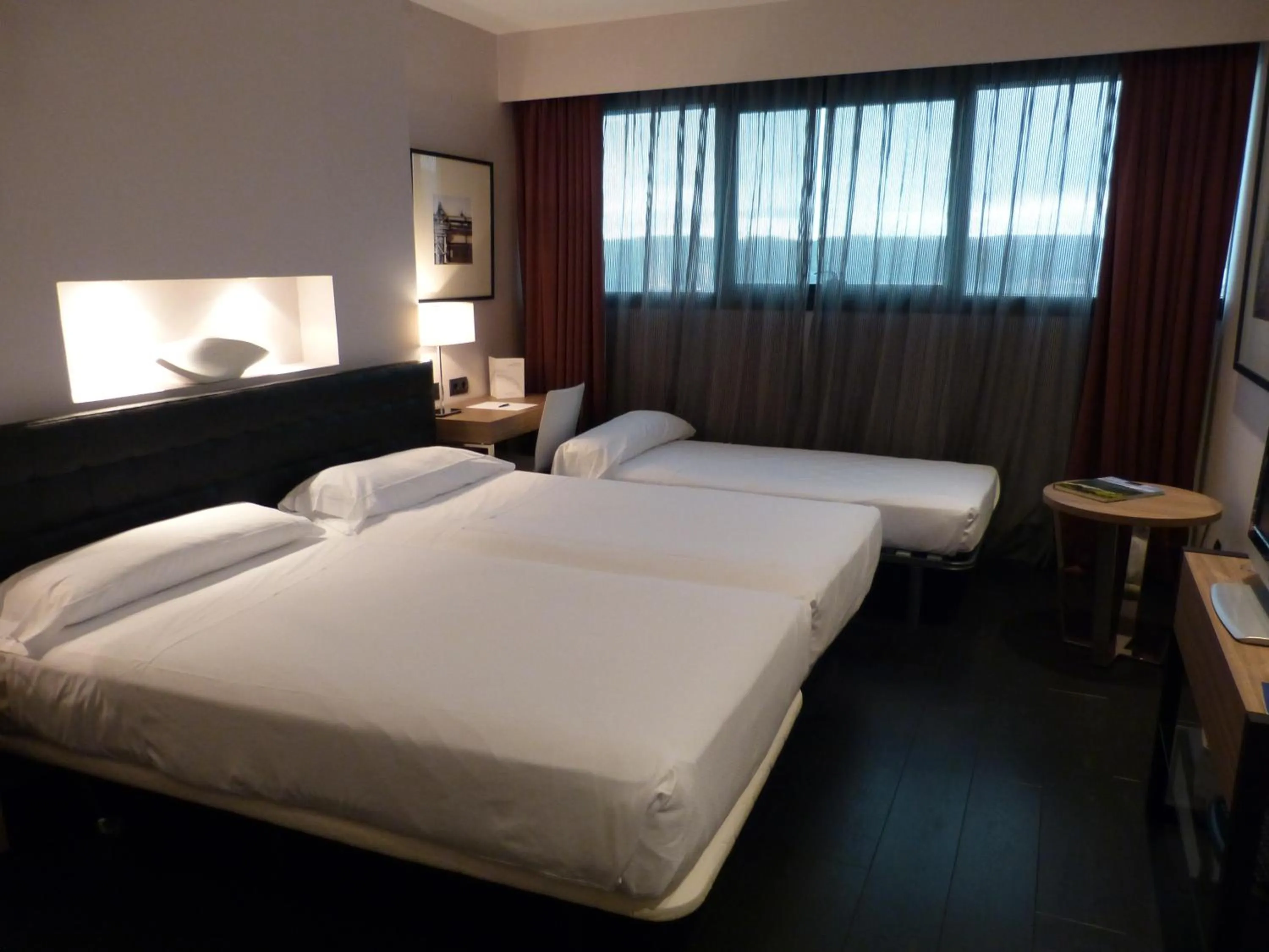 Photo of the whole room, Bed in URH Hotel Spa Zen Balagares