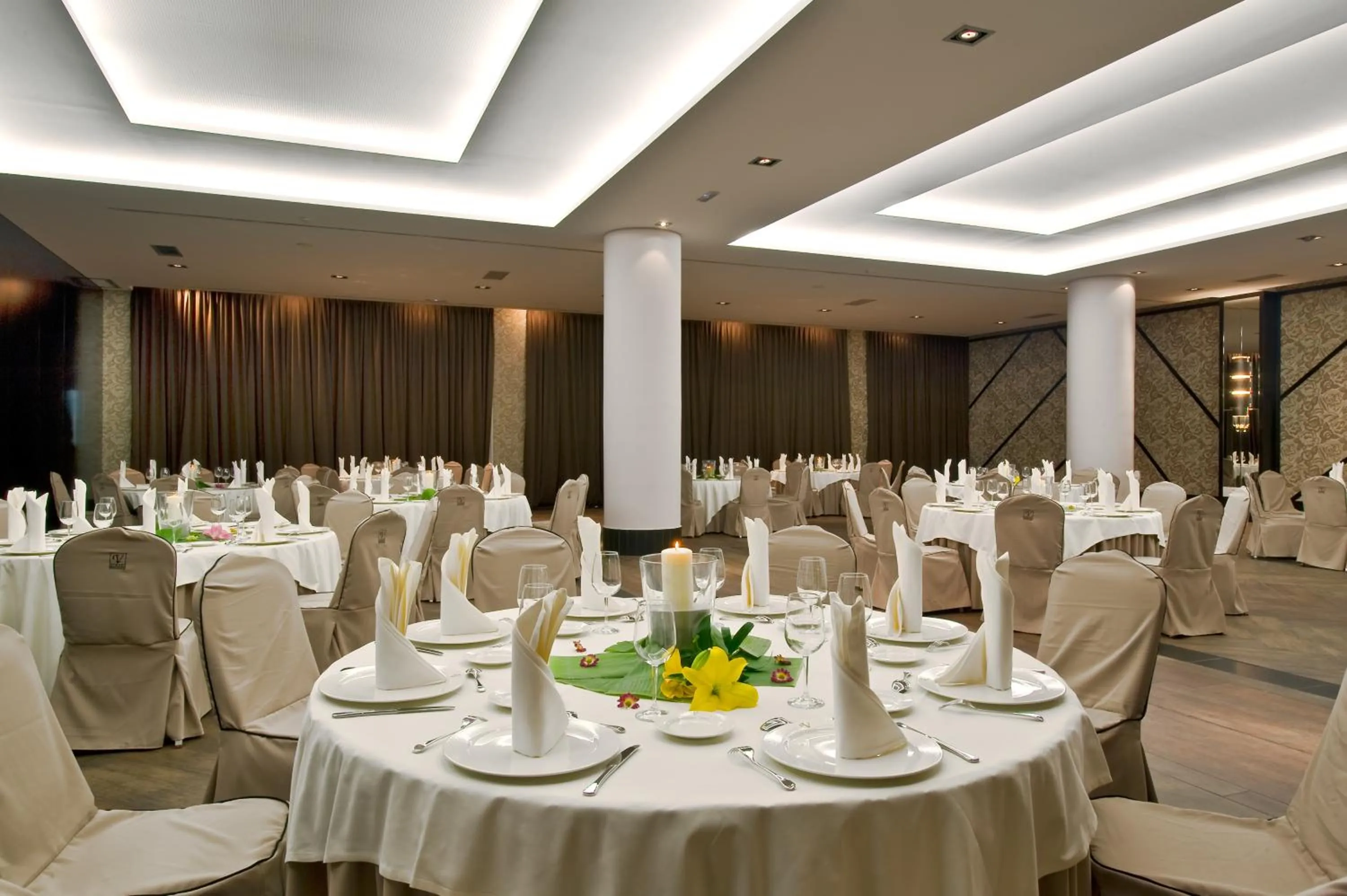 Restaurant/places to eat in URH Hotel Spa Zen Balagares