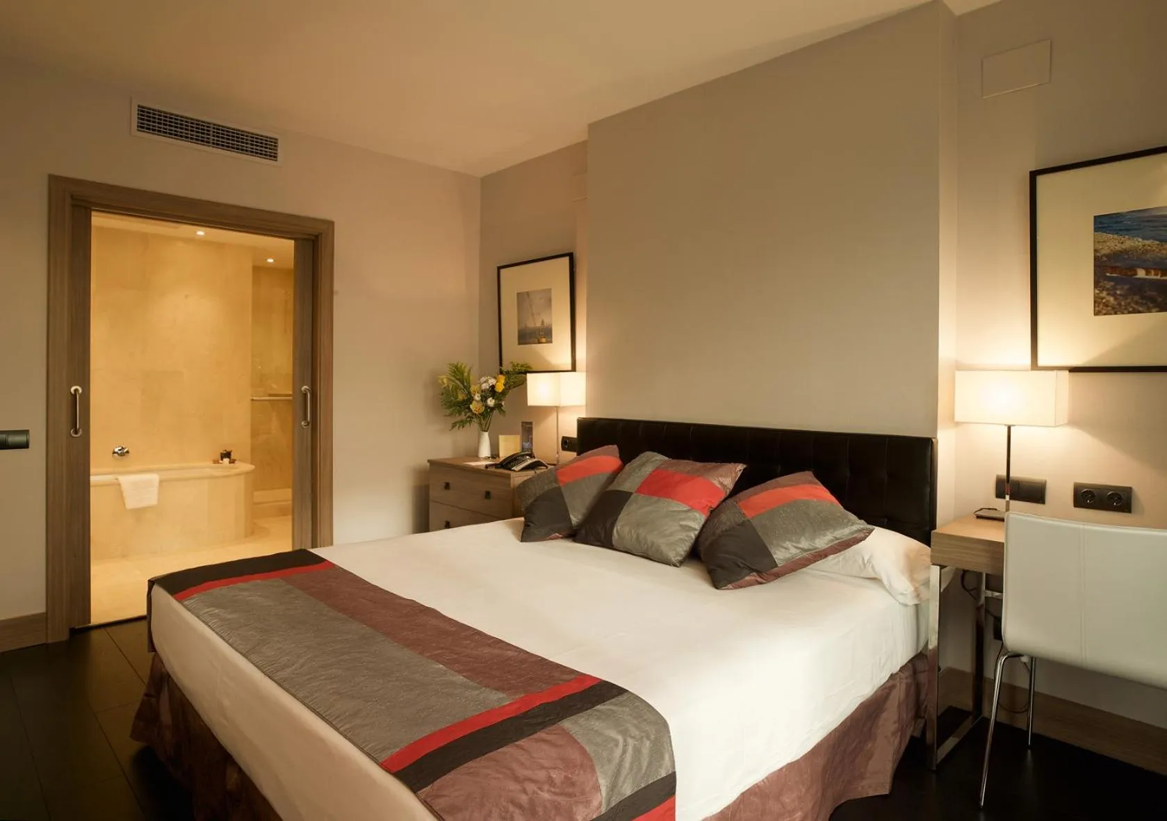 Bedroom, Bed in URH Hotel Spa Zen Balagares