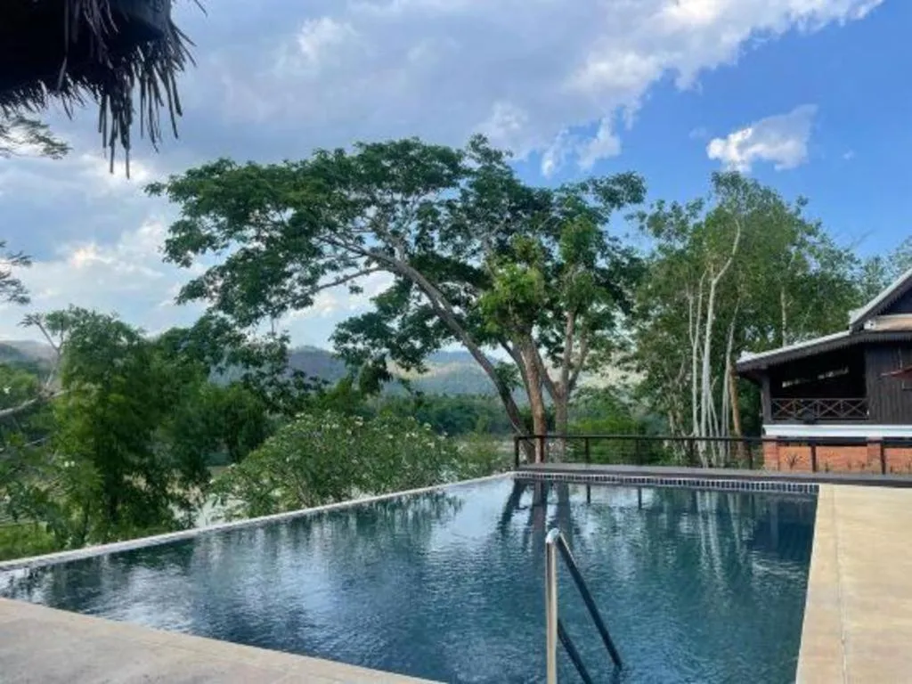 Nam Ou Riverside Resort