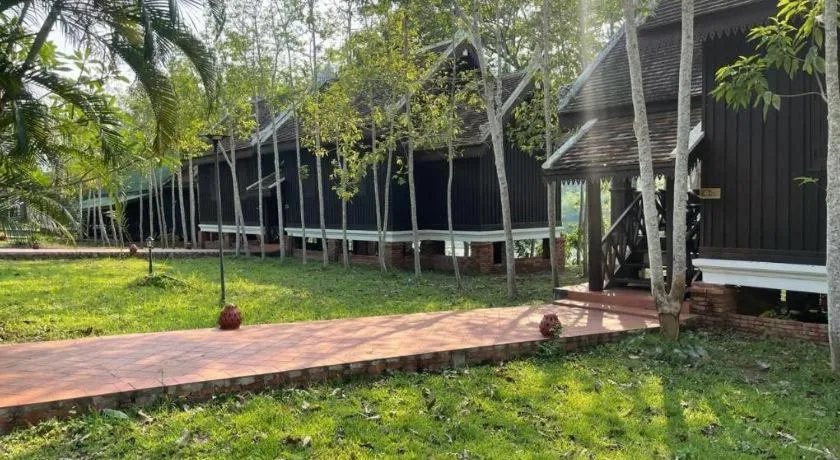 Nam Ou Riverside Resort