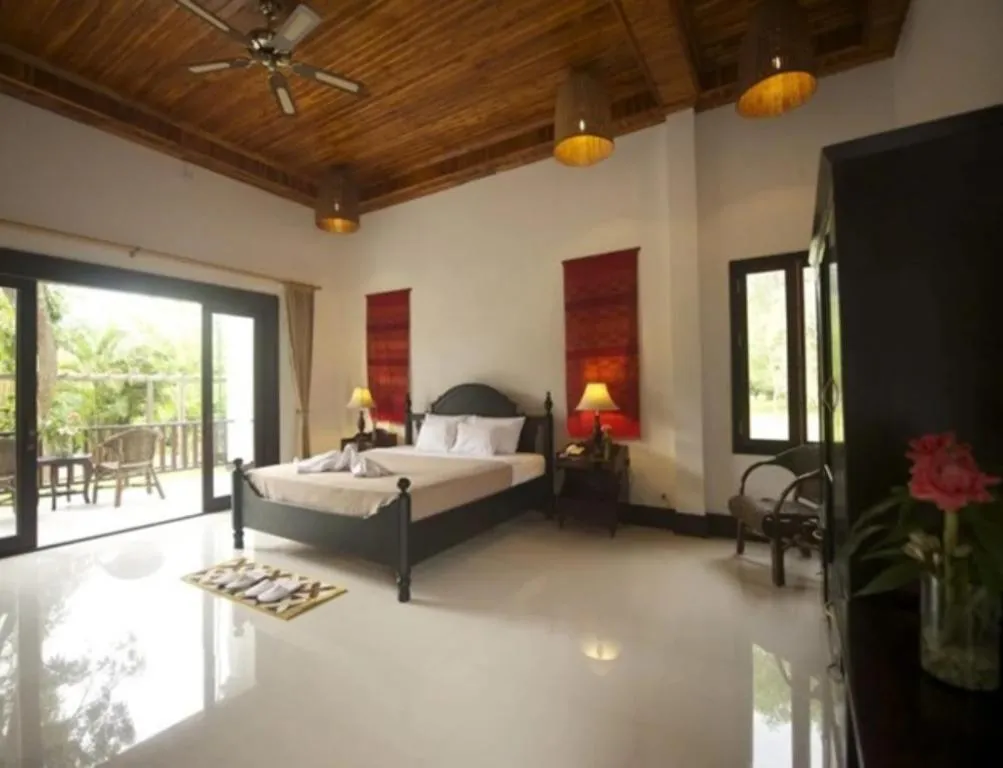 Bed in Nam Ou Riverside Resort