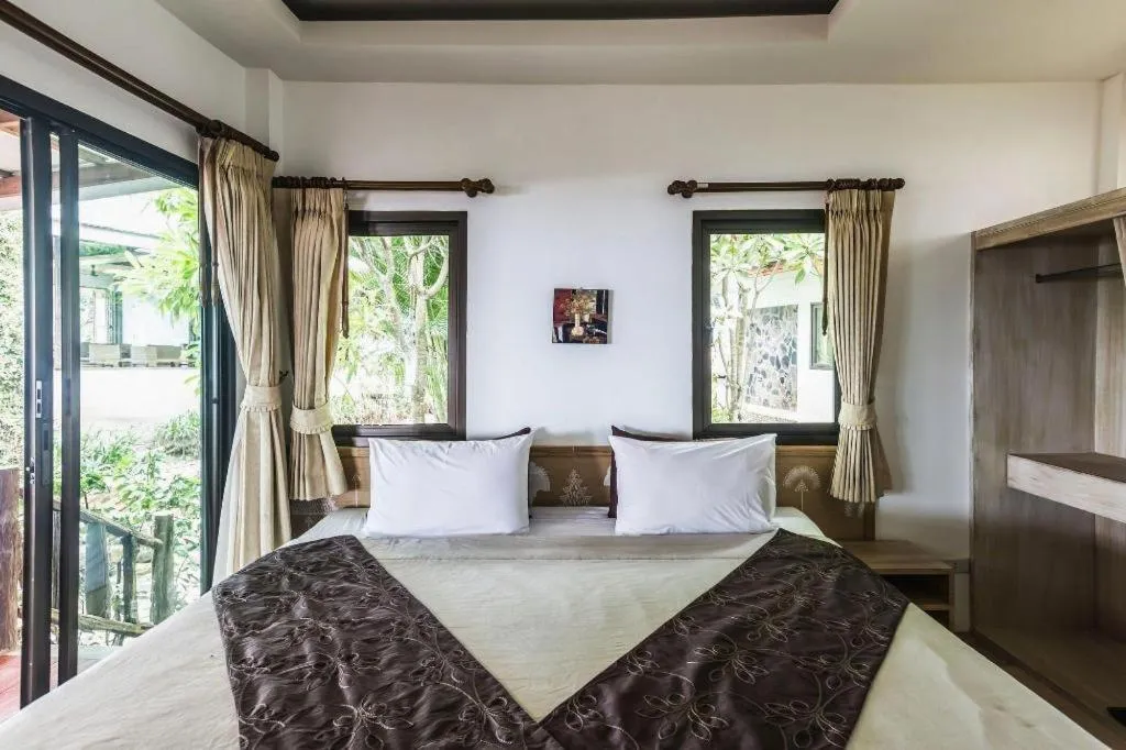 Bed in Na Tara Resort