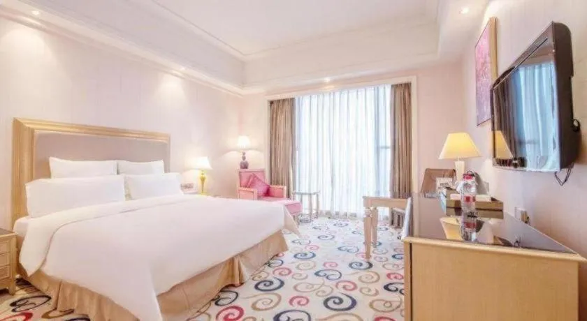 Bed in Babylon Hotel