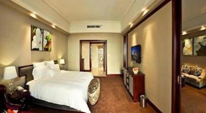 Bed in Babylon Hotel