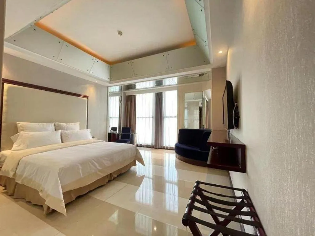 Bed in Babylon Hotel