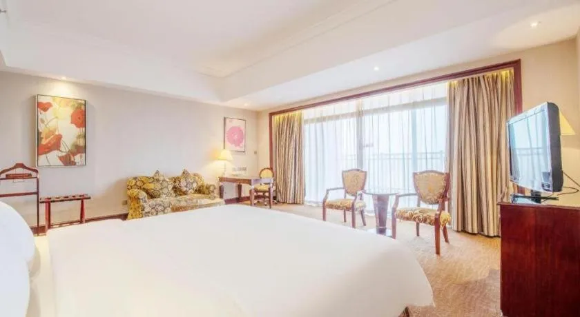 Bed in Babylon Hotel