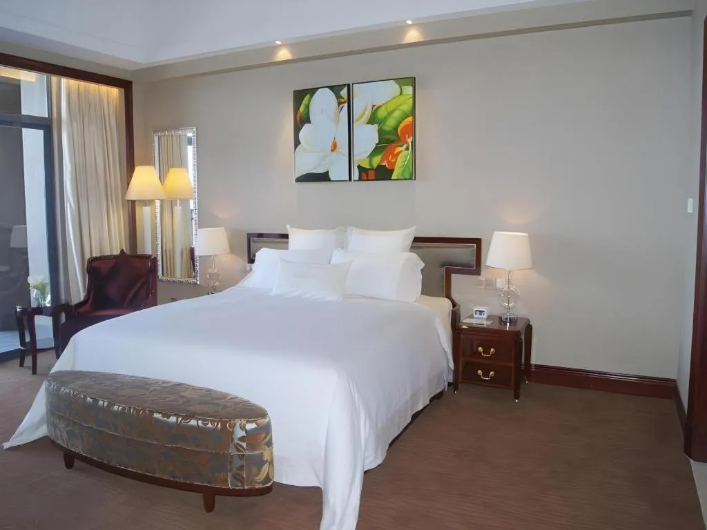 Bed in Babylon Hotel