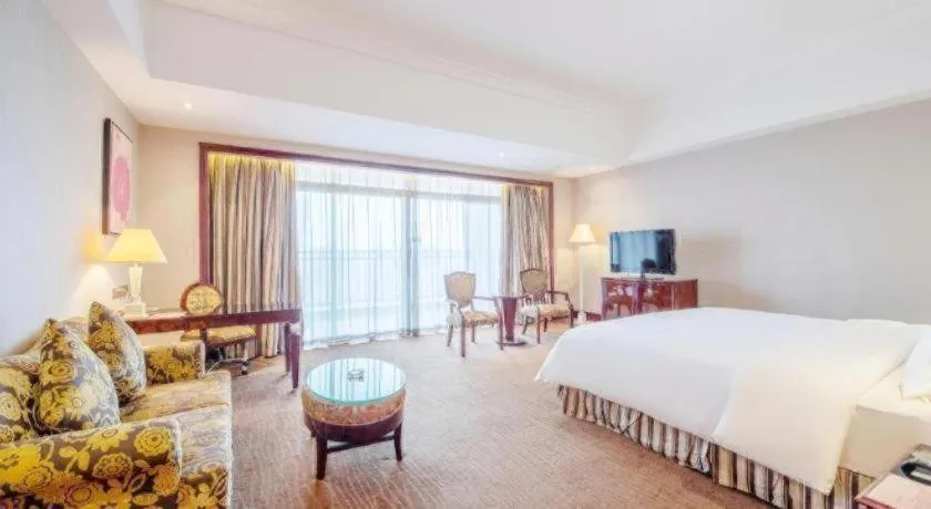 Bed in Babylon Hotel