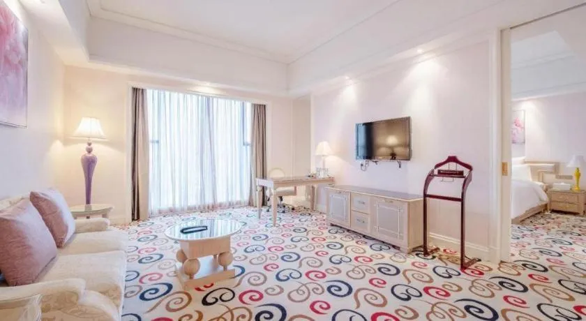 Bed in Babylon Hotel