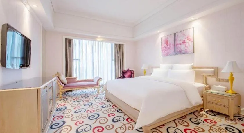 Bed in Babylon Hotel