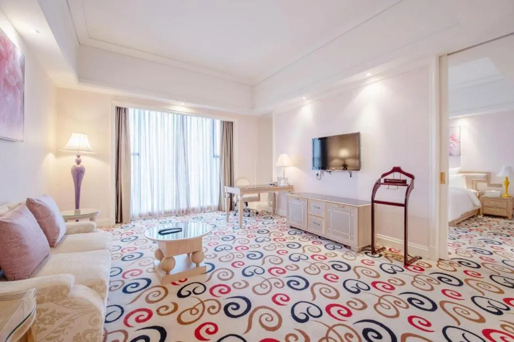 Bed in Babylon Hotel