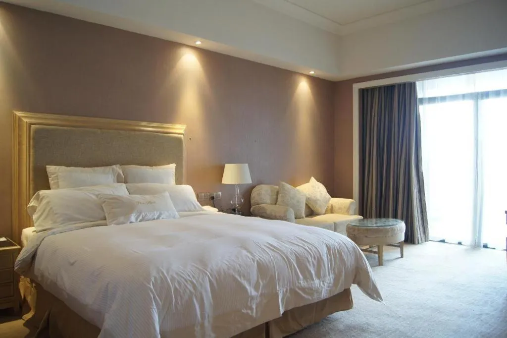 Bed in Babylon Hotel