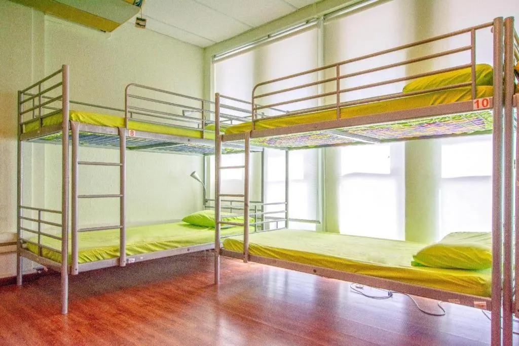 Bed in Vintage Inn @ Clarke Quay