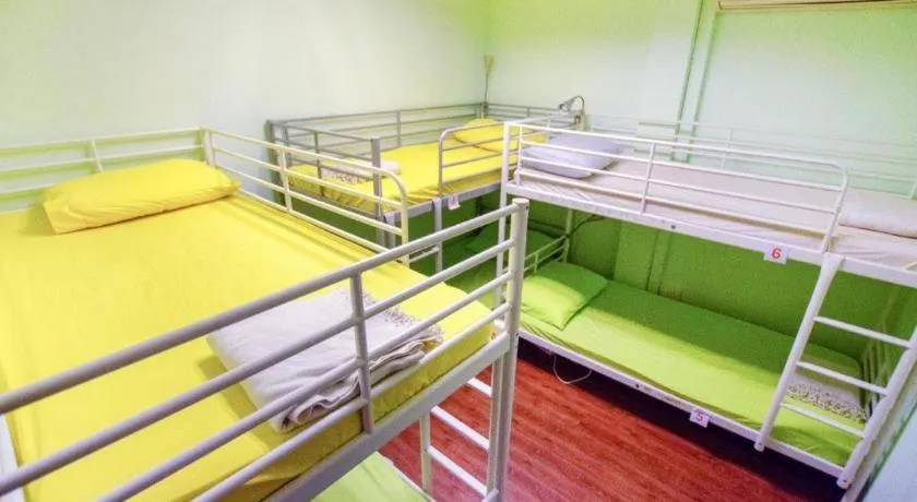 Bed in Vintage Inn @ Clarke Quay