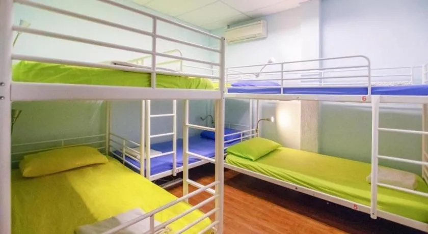 Bed in Vintage Inn @ Clarke Quay