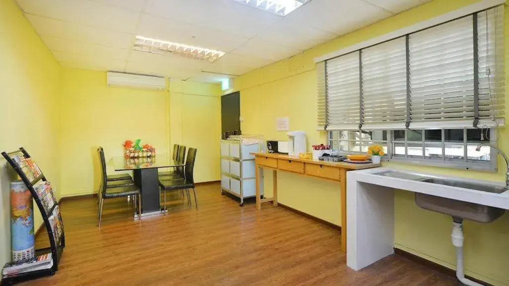 Vintage Inn @ Clarke Quay Vintage Inn @ Clarke Quay