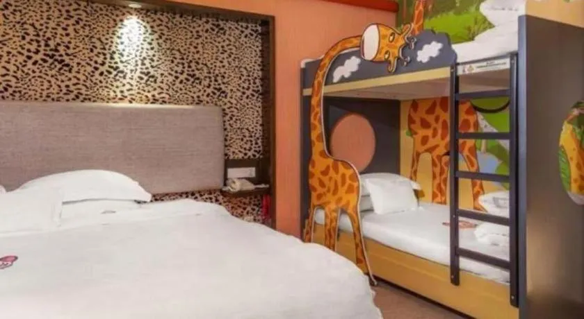 Bed in Chimelong Hotel