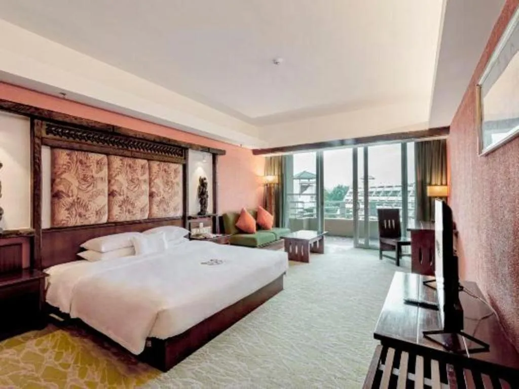 Bed in Chimelong Hotel