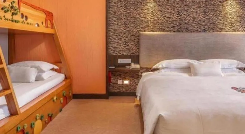 Bed in Chimelong Hotel