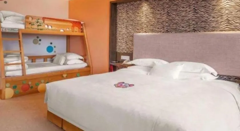 Bed in Chimelong Hotel