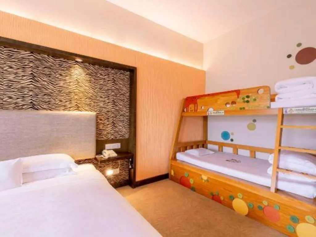 Bed in Chimelong Hotel