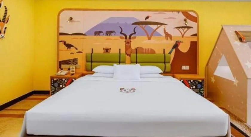 Bed in Chimelong Hotel