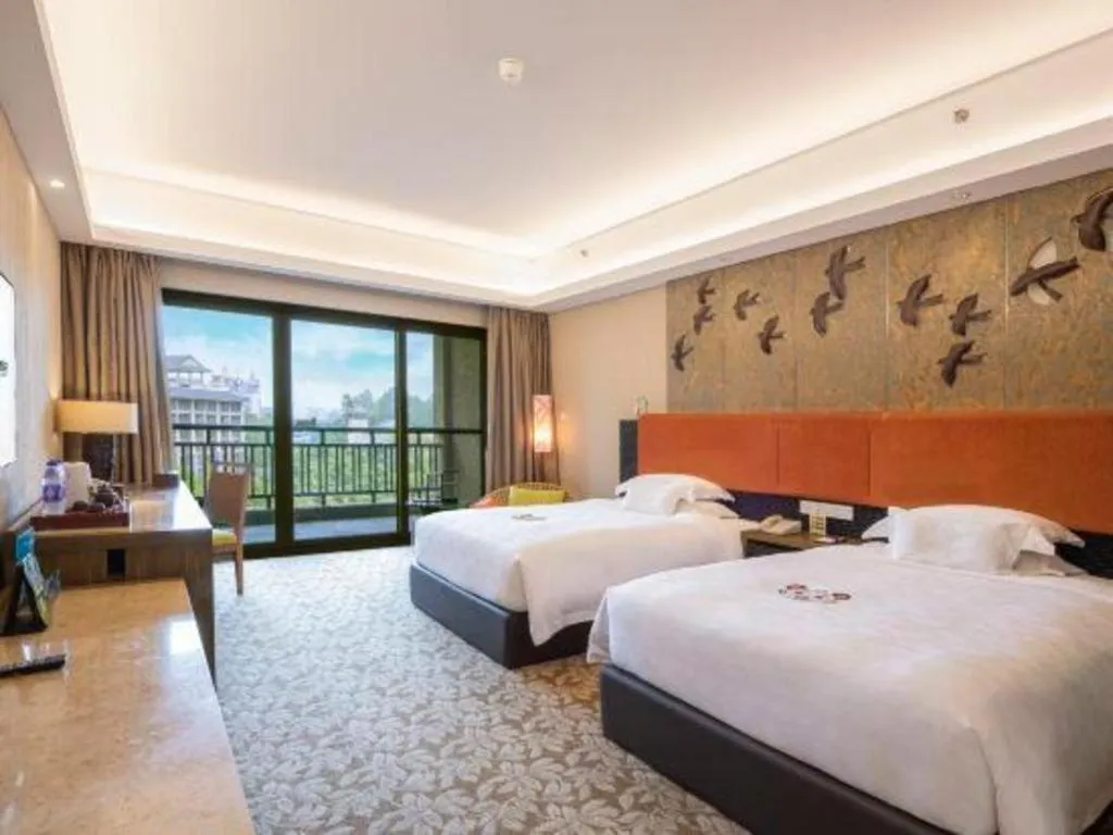 Bed in Chimelong Hotel