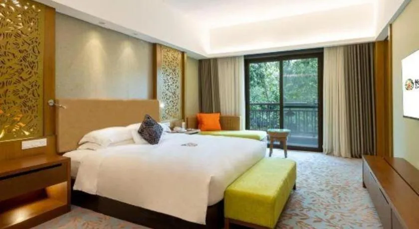 Bed in Chimelong Hotel