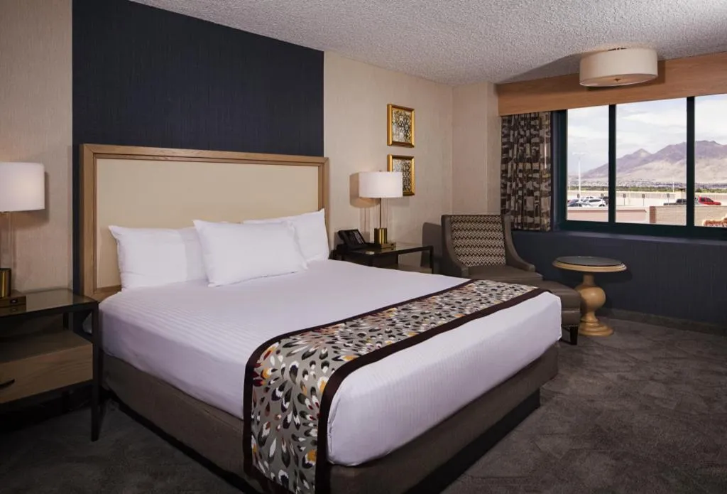 Bed in Sam's Town Hotel and Gambling Hall