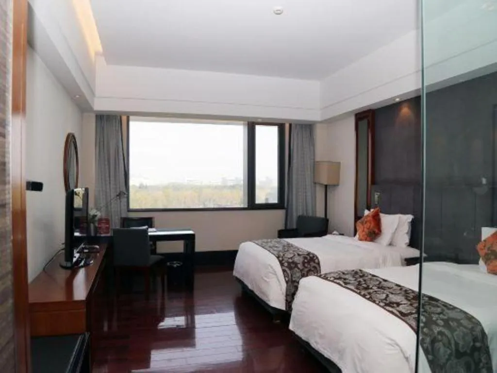 Bed in Worldhotel Grand Dushulake Suzhou